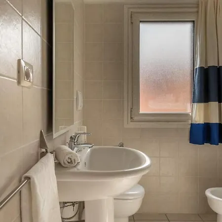 Relaxing Baiadebahas 2bedapt T6 Sleeps 6 Persons Apartment Marinella (Sardinia)